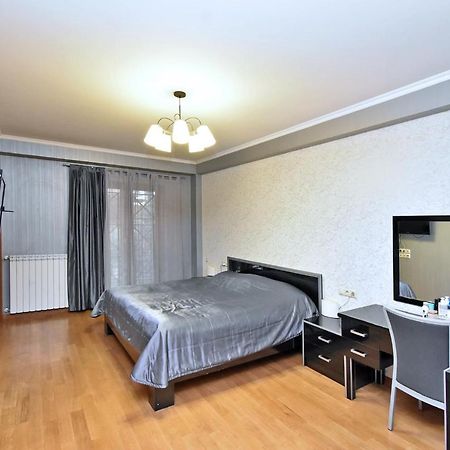 يريفان Dos Guest House المظهر الخارجي الصورة