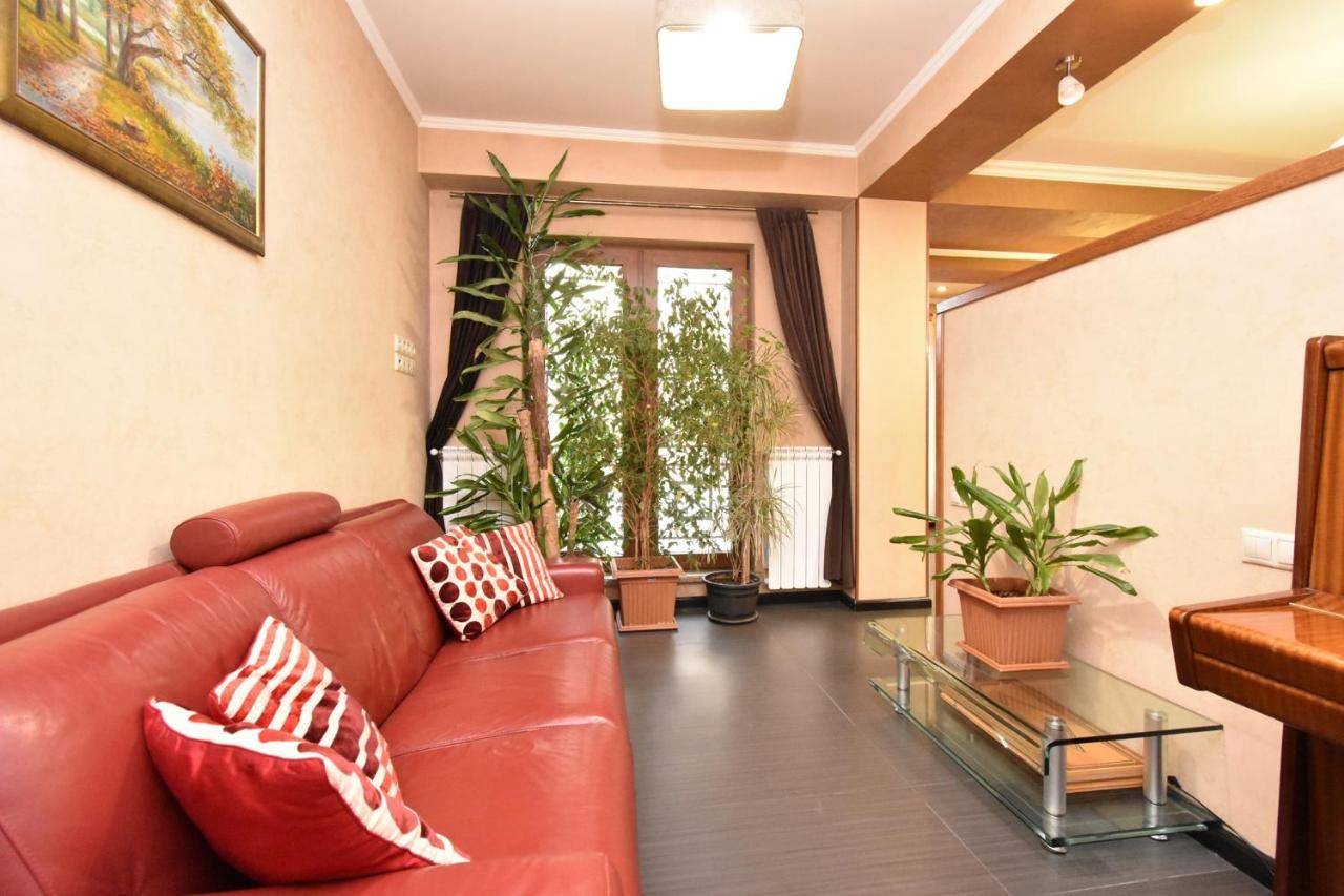 يريفان Dos Guest House المظهر الخارجي الصورة