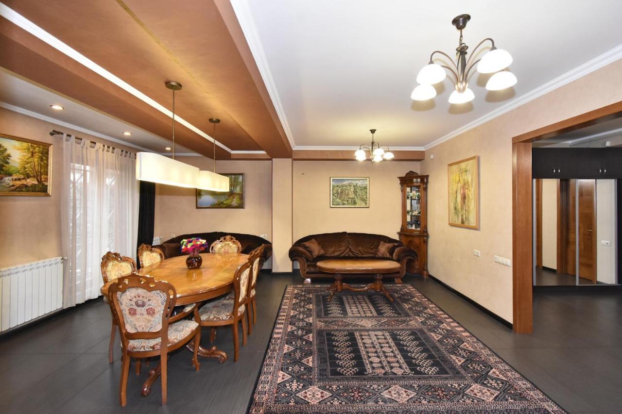 يريفان Dos Guest House المظهر الخارجي الصورة